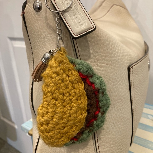 Coach Chelsea Pebbled Leather Turn Lock Shoulder Hobo Bag Cream - Picture 10 of 12